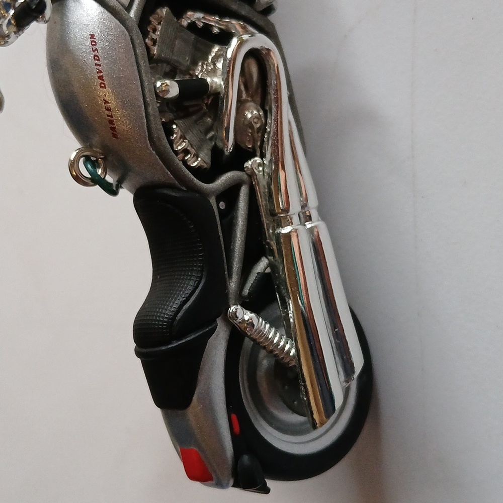 Hallmark Harley-Davidson 2002 VRSCA V-Rod Keepsake Ornament - Picture 8 of 8